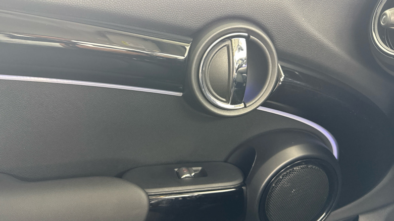 MINI Hatchback 1.5 Cooper Classic Premium 5dr Auto Petrol Hatchback
